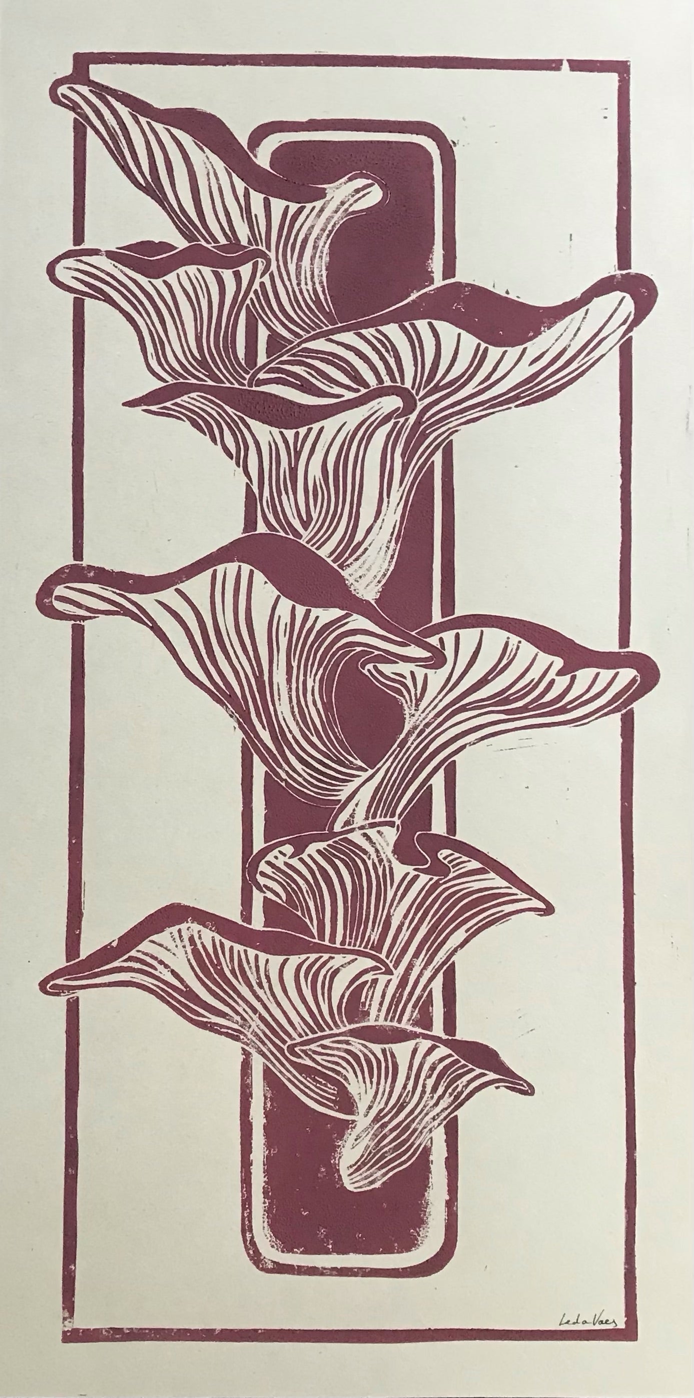 Handmade linocut print by Belgian artist Leda Vaes featuring flowing mushrooms growing on a piece of wood, carved in warm earthy tones, vertical composition, botanical natural art, minimalist organic wall decor, 25×50 cm linocut print.