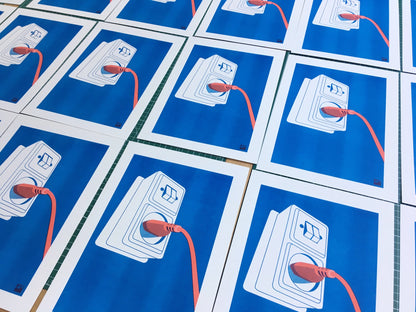Risograph art print titled Socket by VrijFormaat — minimalist red and blue illustration of an electric wall plug and cord, printed on Biotop 160g A4 paper. Contemporary Dutch design artwork celebrating everyday objects, perfect for modern interiors and design lovers.