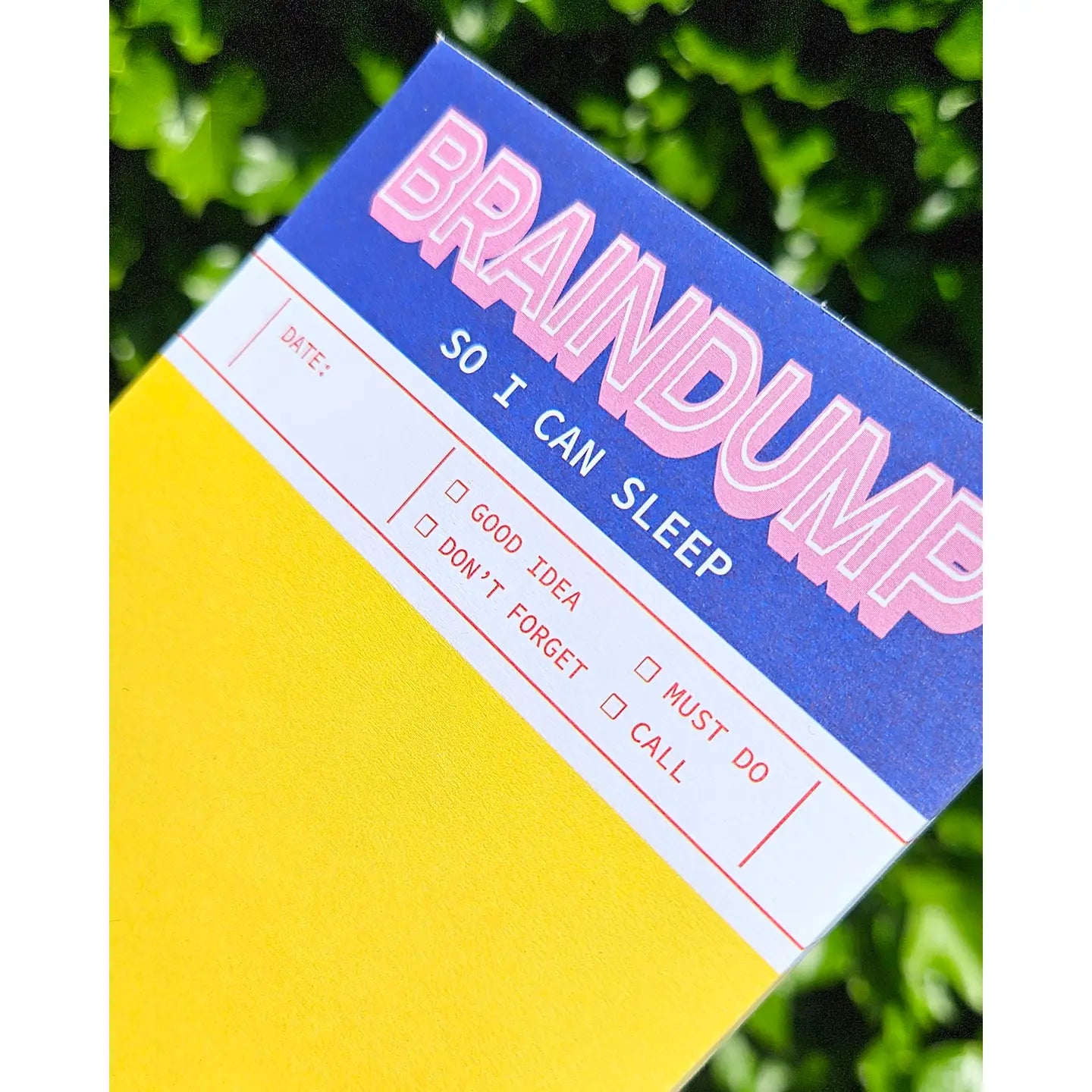 Bright yellow A6 notepad titled “Braindump so I can sleep” by Studio Inktvis, with checkboxes for tasks and ideas, ideal for mental clarity and night-time planning, printed in the Netherlands.