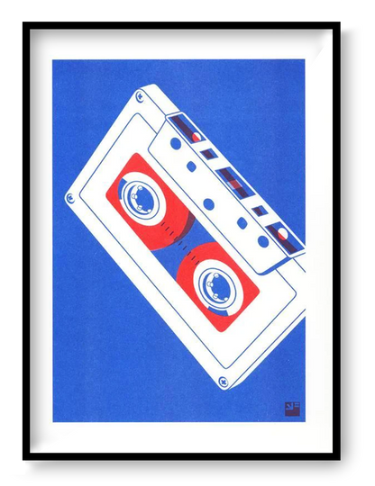 Minimalist risograph art print of a vintage cassette tape in red and blue tones by VrijFormaat. Retro-inspired wall art celebrating analog design, printed on 160g Biotop paper in Utrecht, Netherlands. Perfect for design lovers and music enthusiasts.