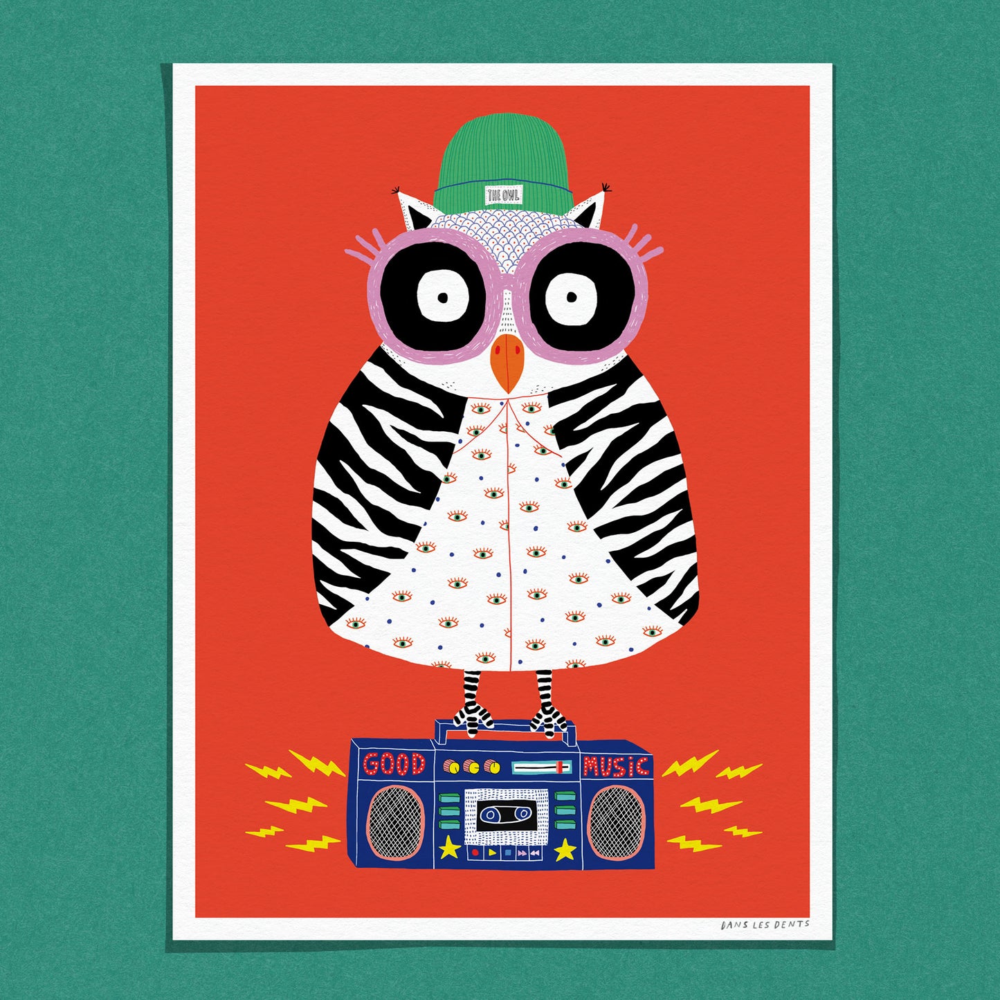 Colorful owl illustration by Dans les Dents, wearing zebra patterns, oversized glasses, and standing on a boombox with the text “Good Music”; vibrant red background and streetwear details.