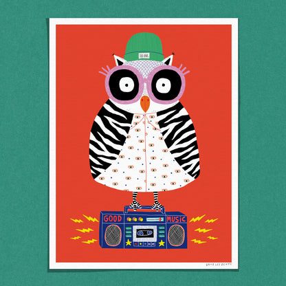 Colorful owl illustration by Dans les Dents, wearing zebra patterns, oversized glasses, and standing on a boombox with the text “Good Music”; vibrant red background and streetwear details.