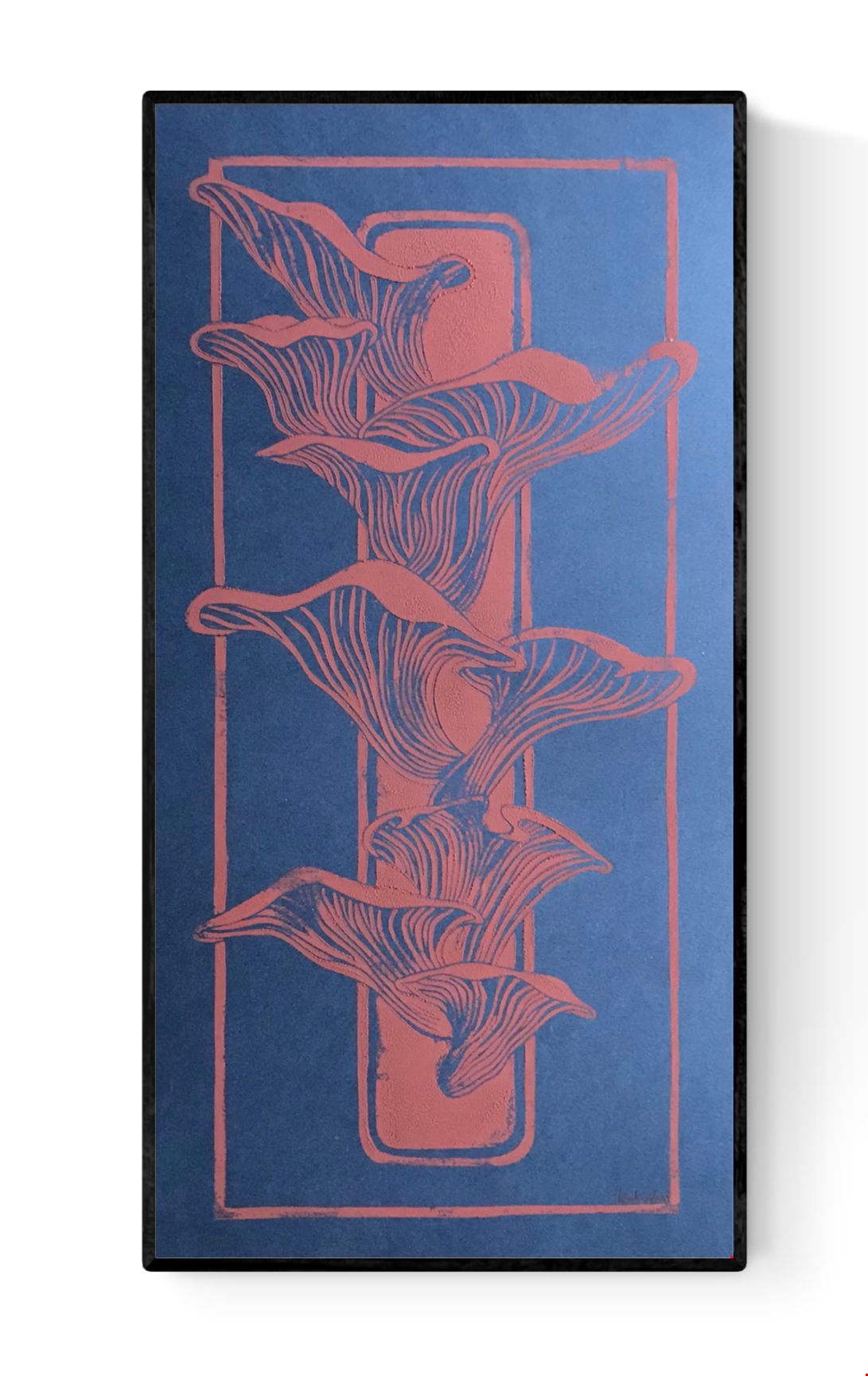 Handmade linocut print of coral-colored mushrooms growing from a piece of wood on a deep blue background; organic nature-inspired artwork, 25.5 x 50 cm by Belgian artist Leda Vaes.