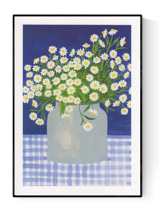 Hand-illustrated art print titled “Daisies” by Belgian artist Leens, featuring a lush bouquet of white daisies with yellow centers in a transparent jar, placed on a blue gingham tablecloth with a deep blue background. Printed on A4 textured fine art paper.