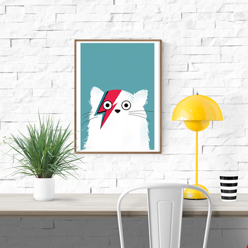 Cat Bowie White by Doozal – 30x40 cm art print of a white cat with David Bowie’s iconic red lightning bolt face paint on a teal background. Fun pop-culture wall art for kids’ bedrooms or modern interiors. Printed in France/EU on FSC-certified eco-friendly paper, unframed poster.