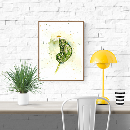 Watercolor art print titled La Señora Carmen by Giu Watercolor featuring a green chameleon hugging a daisy stem, painted in fine detail on a white background – 30 x 40 cm giclée print made in Belgium.