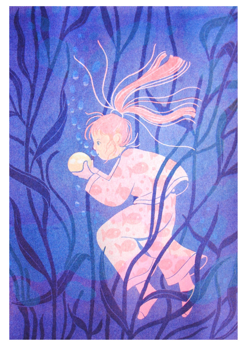 Underwater-themed risograph art print titled La Perle by Pauline Spira, featuring a dreamy girl with flowing hair holding a glowing pearl among seaweed in purple and blue hues – A3 size, limited edition print on Munken paper.