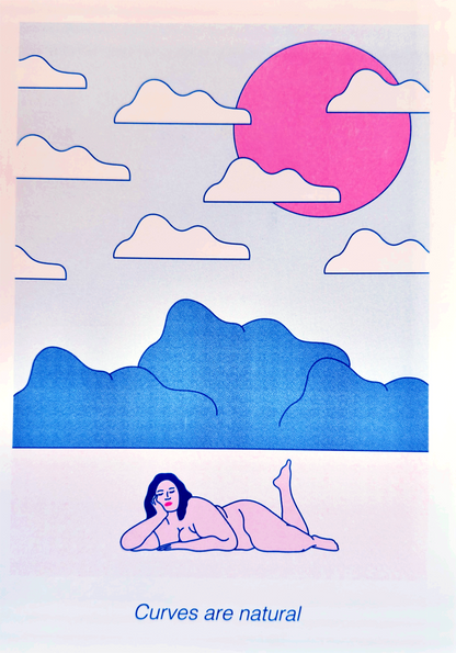 Curves Are Natural by Studio Stoutpoep – A3 risograph art print of a confident curvy nude figure in a pastel dreamscape with pink sun and blue clouds. Bold body-positive illustration printed in Belgium using soy-based inks.