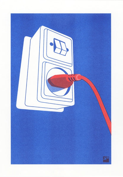 Risograph art print titled Socket by VrijFormaat — minimalist red and blue illustration of an electric wall plug and cord, printed on Biotop 160g A4 paper. Contemporary Dutch design artwork celebrating everyday objects, perfect for modern interiors and design lovers.