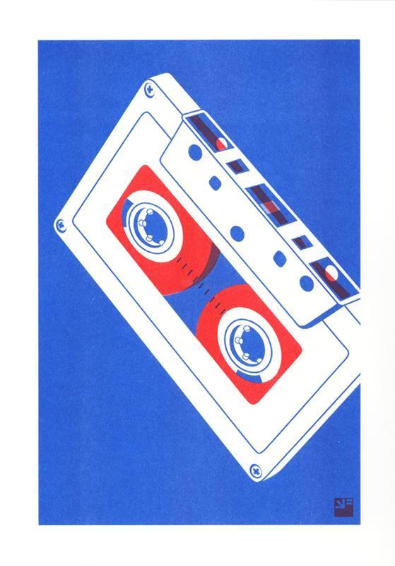 Minimalist risograph art print of a vintage cassette tape in red and blue tones by VrijFormaat. Retro-inspired wall art celebrating analog design, printed on 160g Biotop paper in Utrecht, Netherlands. Perfect for design lovers and music enthusiasts.