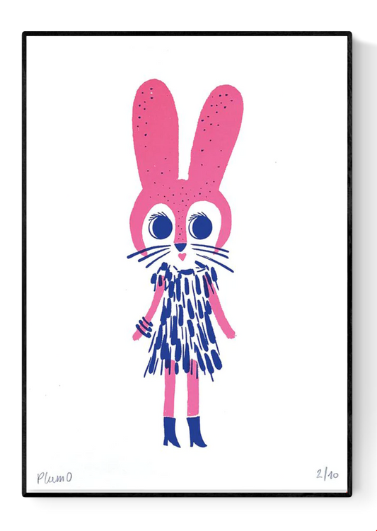 Handmade screenprint of a whimsical fuchsia pink rabbit wearing a playful blue dress and boots, designed by Plumo. Cute and bold animal illustration perfect for kids’ room decor or as a unique art gift. Limited edition A5 art print made in the Netherlands