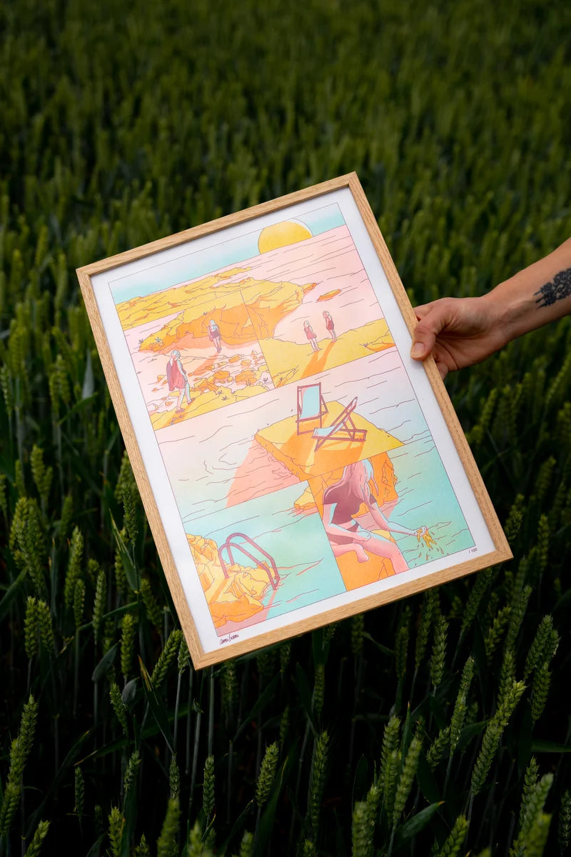 AOÛT 99 by Camille Berniard – limited edition 4-color risograph art print in warm pink, orange, and turquoise tones, depicting sunlit coastal scenes with figures and a deckchair. A nostalgic summer artwork on Munken Print White paper, signed and numbered by the French artist